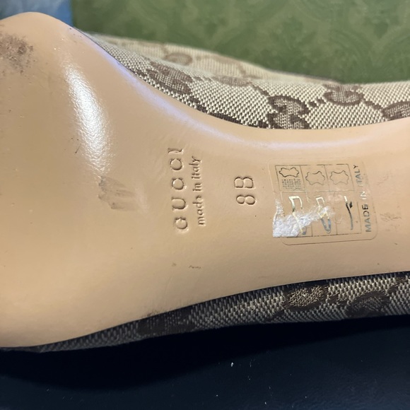 Gucci ! Worn once broken ankle . 8 B classic as u can get $350 - Picture 8 of 11